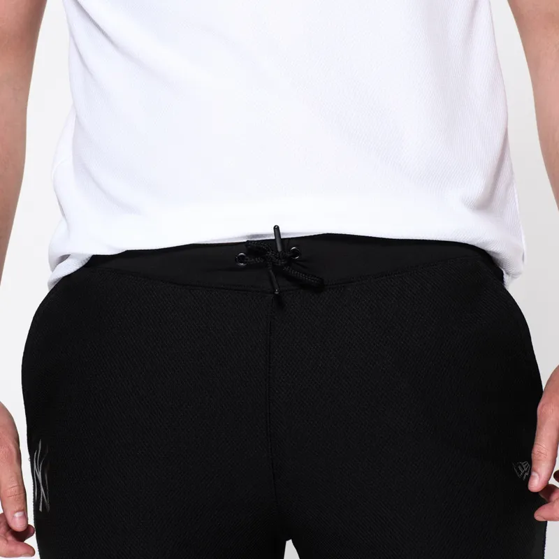 puksid-pikad-puksid-must-jogger-stealth-new-york-yankees-mlb-new-era