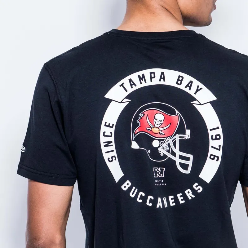 sargid-luhike-varrukas-must-helmet-tampa-bay-buccaneers-nfl-new-era