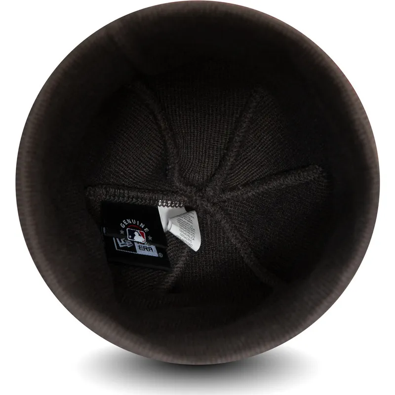 mutsid-hall-skull-knit-league-essential-new-york-yankees-mlb-new-era mutsid-hall-skull-knit-league-essential-new-york-yankees-mlb-new-era