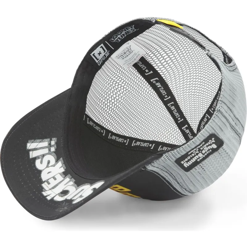mutsid-kumer-hall-snapback-loo5-bun1-bugs-bunny-looney-tunes-capslab