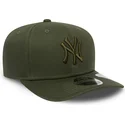 mutsid-kumer-roheline-snapback-9fifty-stretch-snap-league-essential-new-york-yankees-mlb-new-era