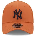 mutsid-kumer-pruun-liibuv-39thirty-league-essential-new-york-yankees-mlb-new-era