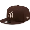 mutsid-lame-pruun-snapback-9fifty-league-essential-new-york-yankees-mlb-new-era