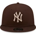 mutsid-lame-pruun-snapback-9fifty-league-essential-new-york-yankees-mlb-new-era