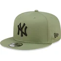 mutsid-lame-roheline-snapback-9fifty-league-essential-new-york-yankees-mlb-new-era