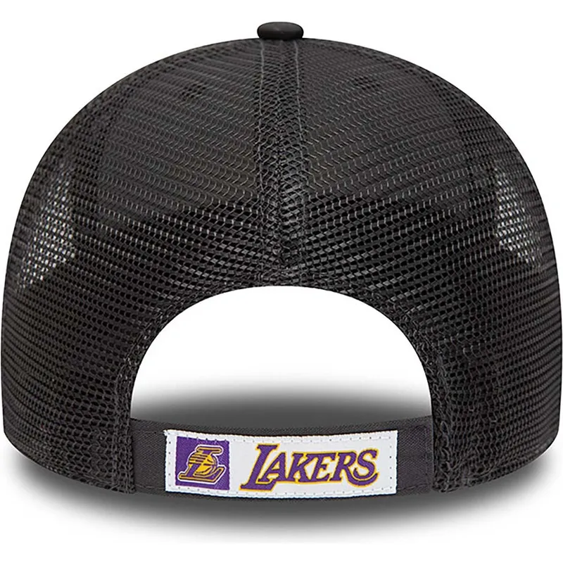 mutsid-kumer-hall-reguleeritav-9forty-home-field-los-angeles-lakers-nba-new-era