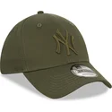 mutsid-kumer-roheline-snapback-9forty-league-essential-new-york-yankees-mlb-new-era