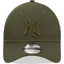 mutsid-kumer-roheline-snapback-9forty-league-essential-new-york-yankees-mlb-new-era