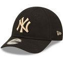 new-era-curved-brim-toddler-9forty-league-essential-new-york-yankees-mlb-black-adjustable-cap-with-beige-logo