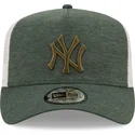 mutsid-kumer-roheline-snapback-a-frame-jersey-essential-new-york-yankees-mlb-new-era