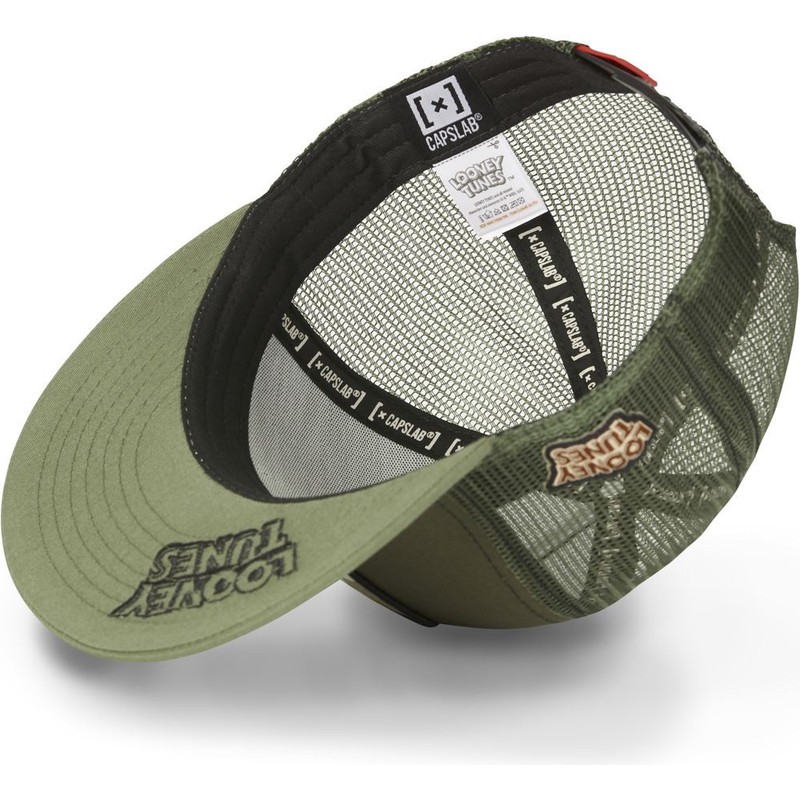 capslab-flat-brim-wile-e-coyote-casf-wi4-looney-tunes-green-trucker-hat