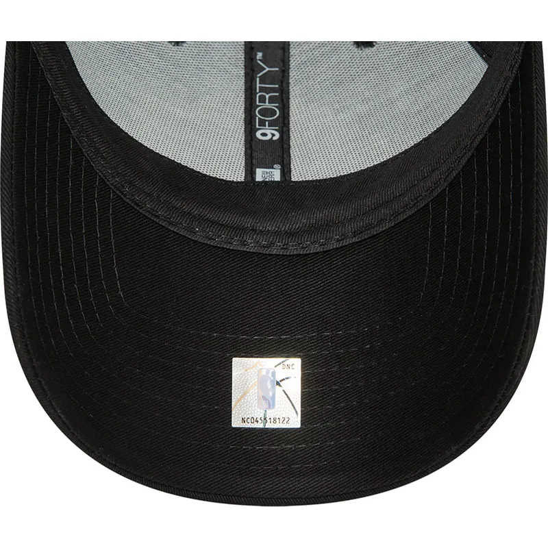 mutsid-kumer-must-reguleeritav-9forty-metallic-badge-los-angeles-lakers-nba-new-era