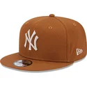 mutsid-lame-pruun-snapback-9fifty-league-essential-new-york-yankees-mlb-new-era