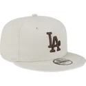 new-era-flat-brim-brown-logo-9fifty-league-essential-los-angeles-dodgers-mlb-beige-snapback-cap