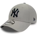 new-era-curved-brim-navy-blue-logo-9forty-diamond-era-essential-new-york-yankees-mlb-grey-adjustable-cap
