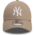 cap-kumer-brown-adjustable-strap-claro-9forty-league-essential-new-york-yankees-mlb-new-era