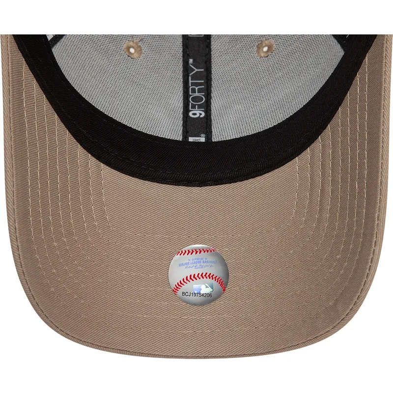 mutsid-kumer-pruun-reguleeritav-9forty-league-essential-new-york-yankees-mlb-new-era