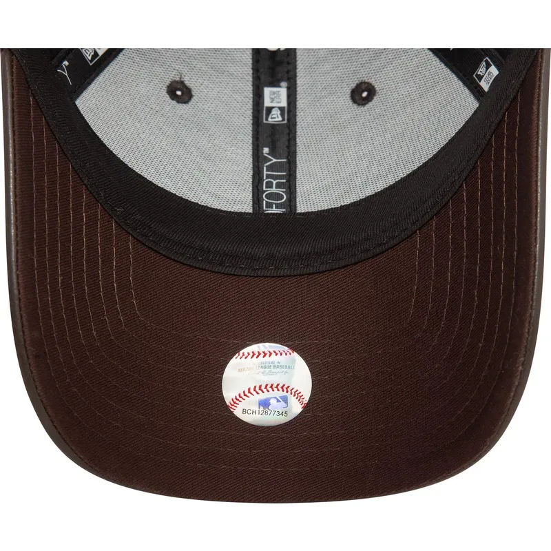 mutsid-kumer-pruun-reguleeritav-9forty-midi-pu-new-york-yankees-mlb-new-era