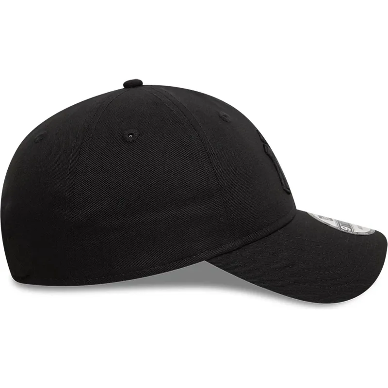 mutsid-kumer-must-reguleeritav-9twenty-league-essential-new-york-yankees-mlb-new-era