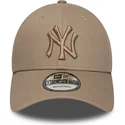 cap-kumer-brown-adjustable-strap-claro-9forty-league-essential-new-york-yankees-mlb-new-era
