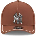 new-era-curved-brim-9forty-m-crown-a-frame-motorsport-new-york-yankees-mlb-brown-snapback-cap