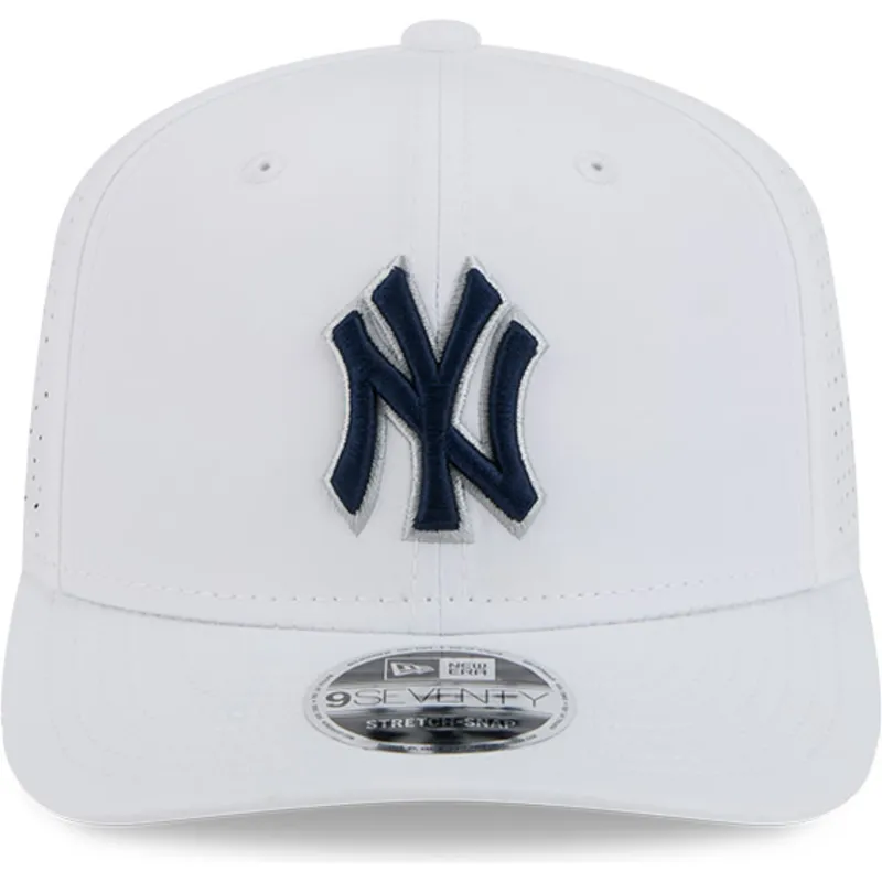 mutsid-kumer-valge-snapback-9seventy-perf-spring-training-fan-pack-2025-new-york-yankees-mlb-new-era