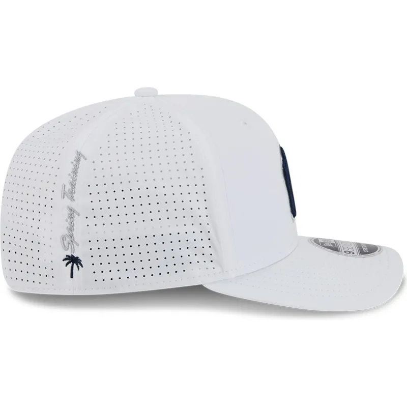 mutsid-kumer-valge-snapback-9seventy-perf-spring-training-fan-pack-2025-new-york-yankees-mlb-new-era