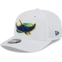 mutsid-kumer-valge-snapback-9seventy-perf-spring-training-fan-pack-2025-tampa-bay-rays-mlb-new-era