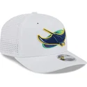 mutsid-kumer-valge-snapback-9seventy-perf-spring-training-fan-pack-2025-tampa-bay-rays-mlb-new-era