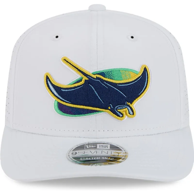 mutsid-kumer-valge-snapback-9seventy-perf-spring-training-fan-pack-2025-tampa-bay-rays-mlb-new-era