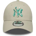 cap-kumer-beige-adjustable-strap-9forty-seasonal-infill-new-york-yankees-mlb-new-era