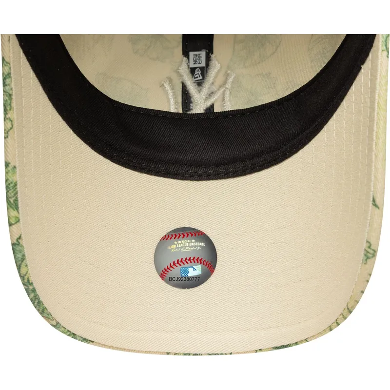 cap-kumer-beige-adjustable-strap-9twenty-all-over-print-tropical-new-york-yankees-mlb-new-era