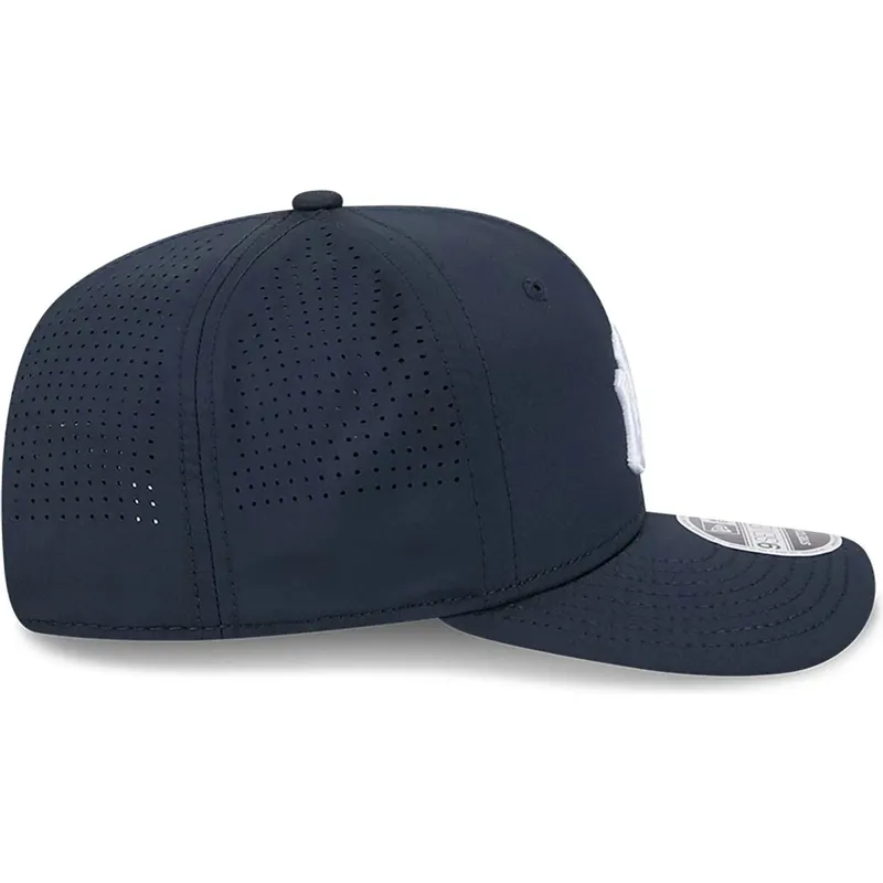 mutsid-kumer-meresinine-snapback-9seventy-stretch-snap-perf-new-york-yankees-mlb-new-era
