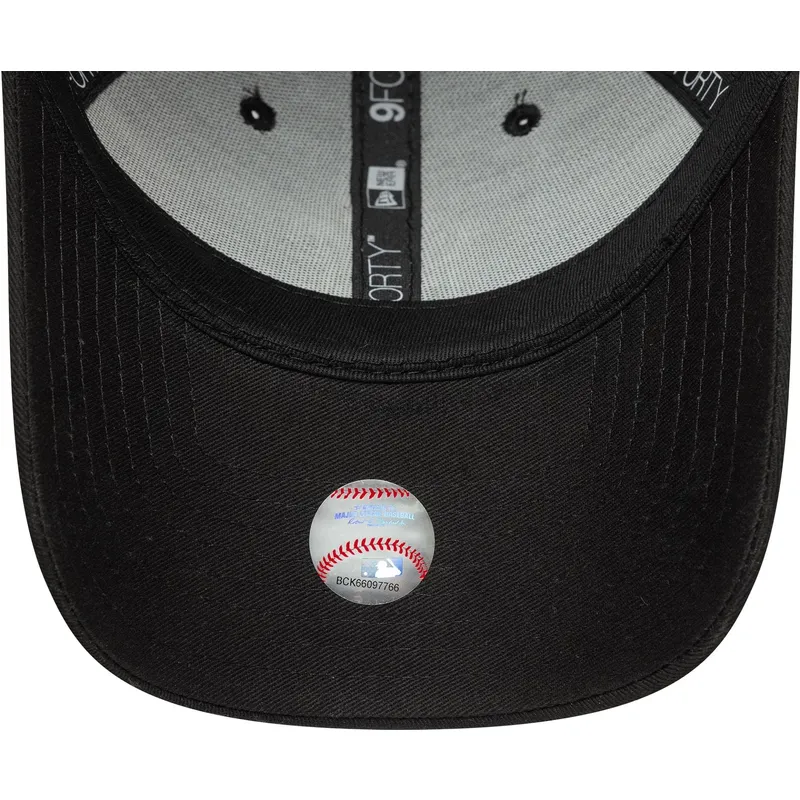 mutsid-kumer-must-reguleeritav-9forty-outline-new-york-yankees-mlb-new-era mutsid-kumer-must-reguleeritav-9forty-outline-new-york-yankees-mlb-new-era