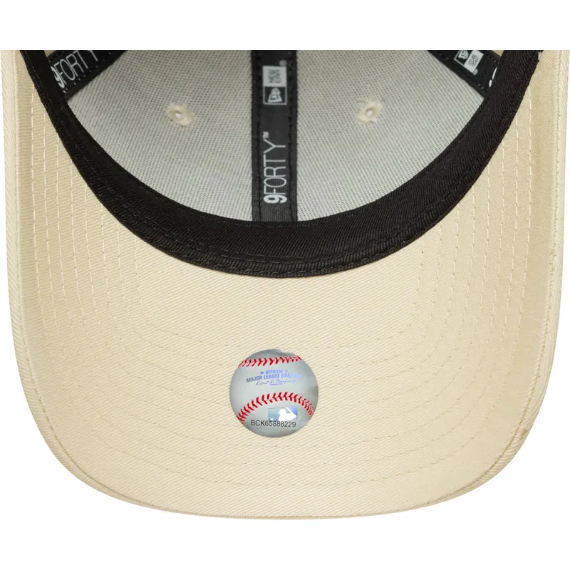 mutsid-kumer-beez-reguleeritav-rosa-9forty-league-essential-new-york-yankees-mlb-new-era