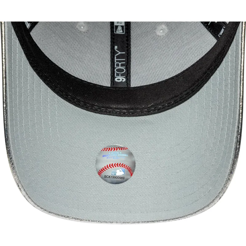 mutsid-kumer-hobedane-reguleeritav-plateada-9forty-metallic-new-york-yankees-mlb-new-era mutsid-kumer-hobedane-reguleeritav-plateada-9forty-metallic-new-york-yankees-mlb-new-era