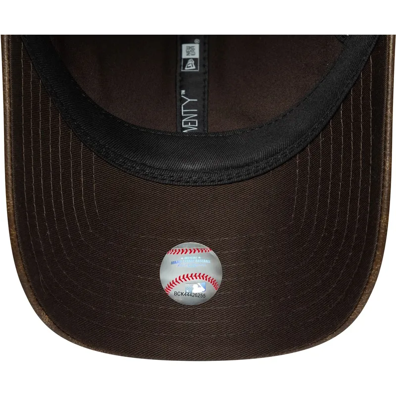 mutsid-kumer-pruun-reguleeritav-9twenty-worn-pu-new-york-yankees-mlb-new-era