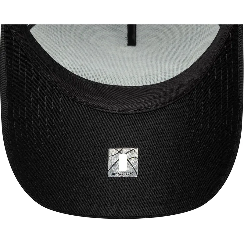 cap-kumer-black-snapback-9forty-e-frame-metallic-los-angeles-lakers-nba-new-era