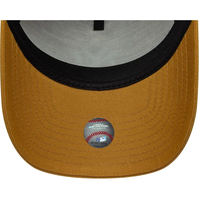 mutsid-kumer-pruun-snapback-9forty-e-frame-league-essential-new-york-yankees-mlb-new-era