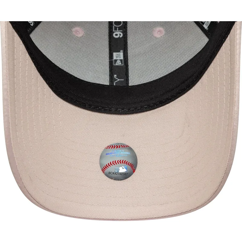 mutsid-kumer-roosa-reguleeritav-9forty-satin-new-york-yankees-mlb-new-era