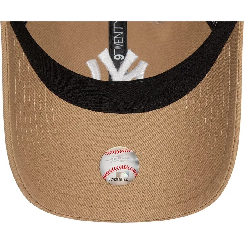 cap-kumer-brown-adjustable-strap-claro-9twenty-league-essential-new-york-yankees-mlb-new-era