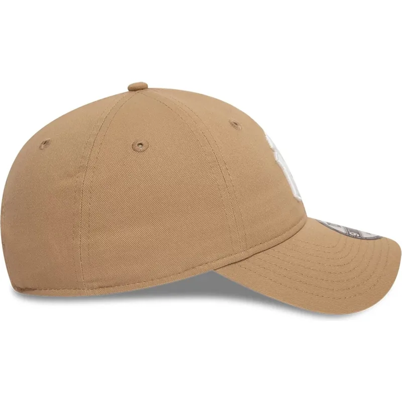 cap-kumer-brown-adjustable-strap-claro-9twenty-league-essential-new-york-yankees-mlb-new-era