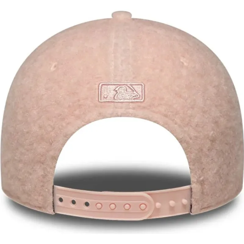 mutsid-kumer-roosa-snapback-rosa-9forty-m-crown-winter-borg-new-york-yankees-mlb-new-era
