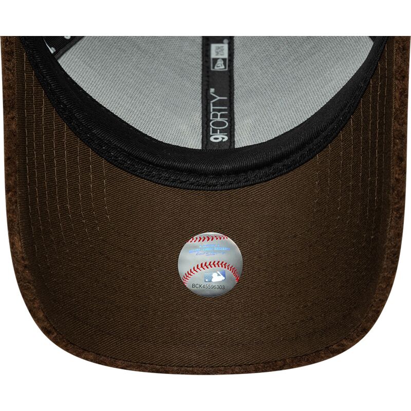 mutsid-kumer-pruun-snapback-9forty-winter-borg-new-york-yankees-mlb-new-era mutsid-kumer-pruun-snapback-9forty-winter-borg-new-york-yankees-mlb-new-era