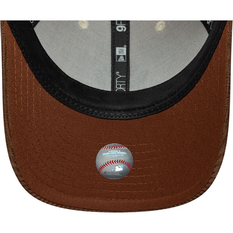 mutsid-kumer-pruun-reguleeritav-9forty-m-crown-cord-new-york-yankees-mlb-new-era
