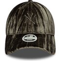 mutsid-kumer-roheline-reguleeritav-9twenty-velour-new-york-yankees-mlb-new-era