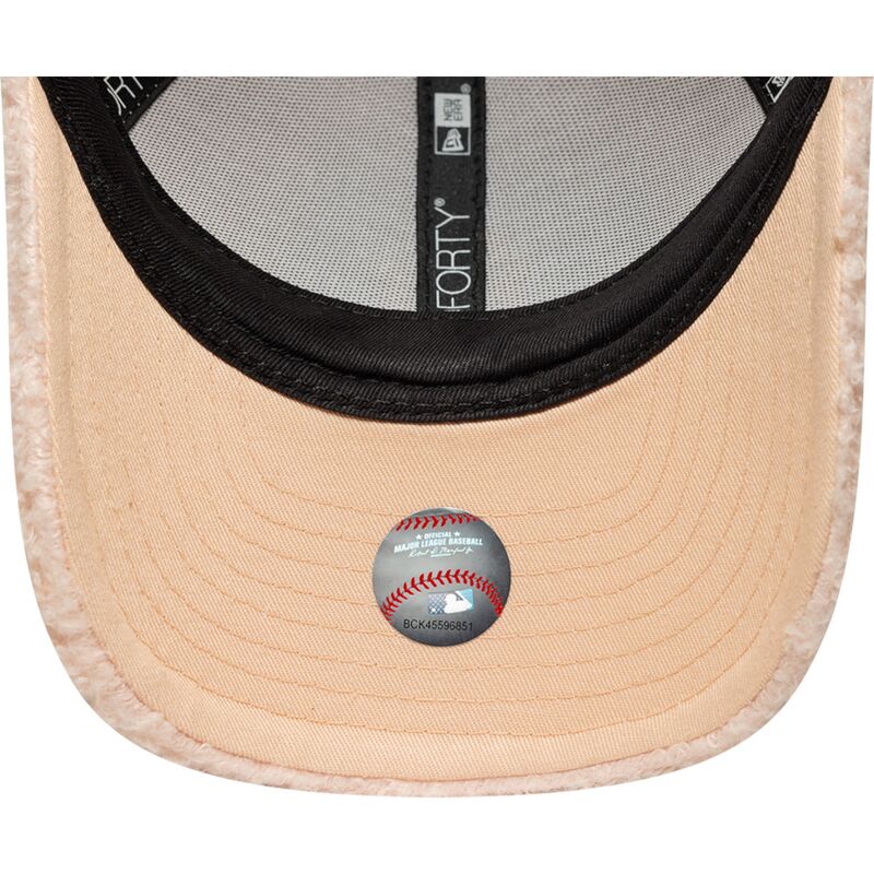 mutsid-kumer-roosa-snapback-lastele-rosa-9forty-m-crown-winter-borg-new-york-yankees-mlb-new-era