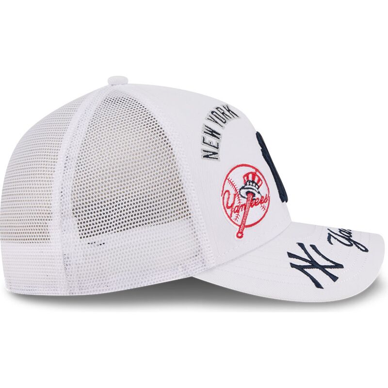 mutsid-kumer-valge-snapback-9forty-m-crown-a-frame-all-over-new-york-yankees-mlb-new-era