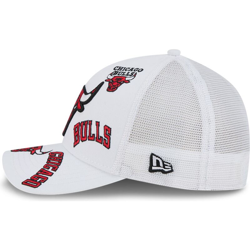 mutsid-kumer-valge-snapback-9forty-m-crown-a-frame-all-over-chicago-bulls-nba-new-era