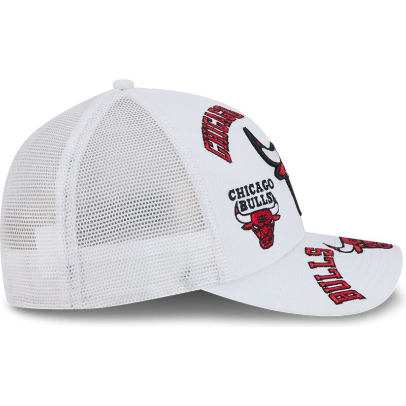 mutsid-kumer-valge-snapback-9forty-m-crown-a-frame-all-over-chicago-bulls-nba-new-era